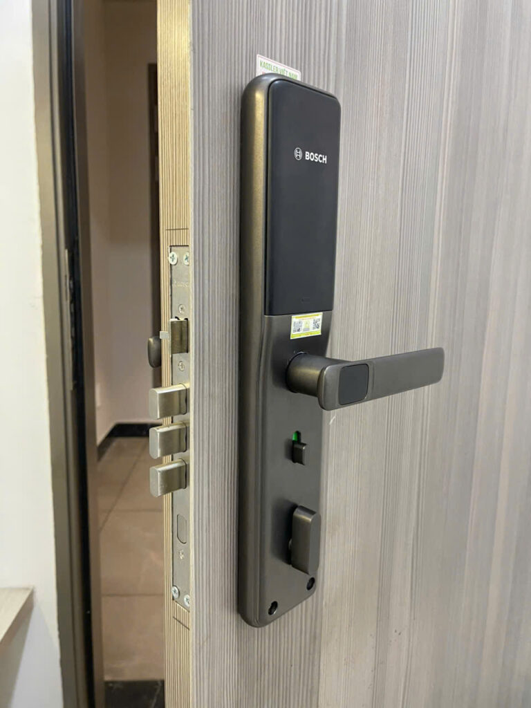 Lắp Đặt Khóa Vân Tay Cửa Gỗ Bosch ID30 tại Sunrise Riverside Nhà Bè