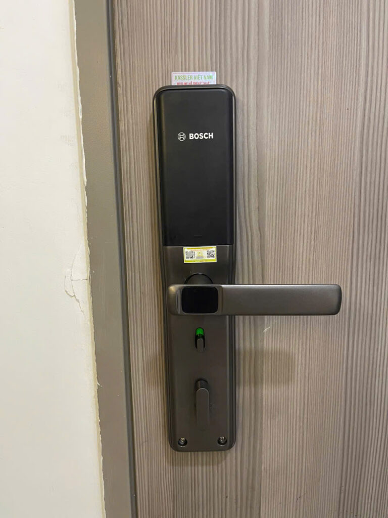Lắp Đặt Khóa Vân Tay Cửa Gỗ Bosch ID30 tại Sunrise Riverside Nhà Bè