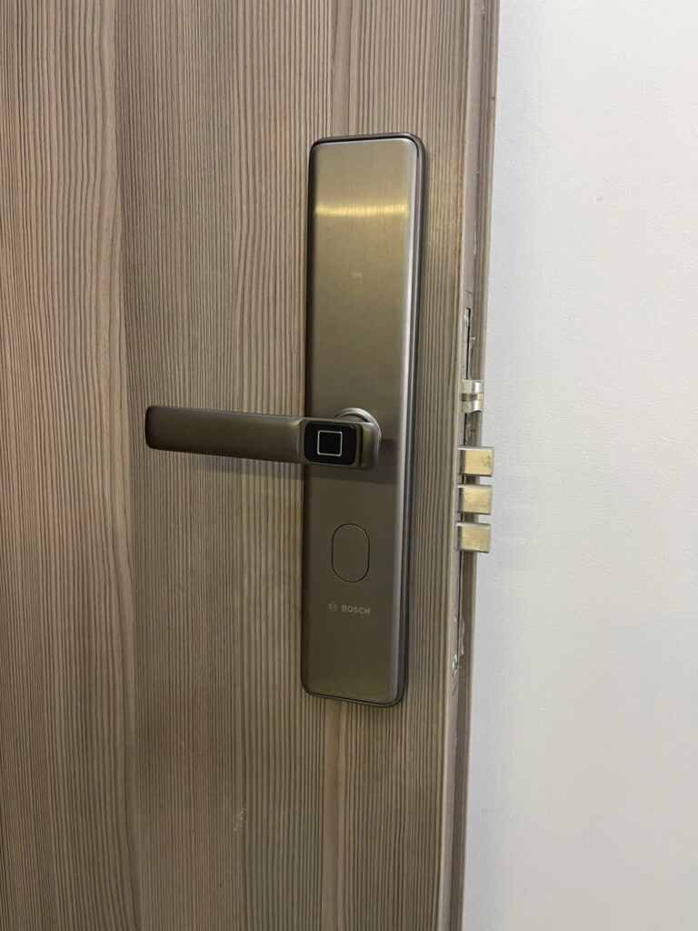 Lắp Đặt Khóa Vân Tay Cửa Gỗ Bosch ID30 tại Sunrise Riverside Nhà Bè