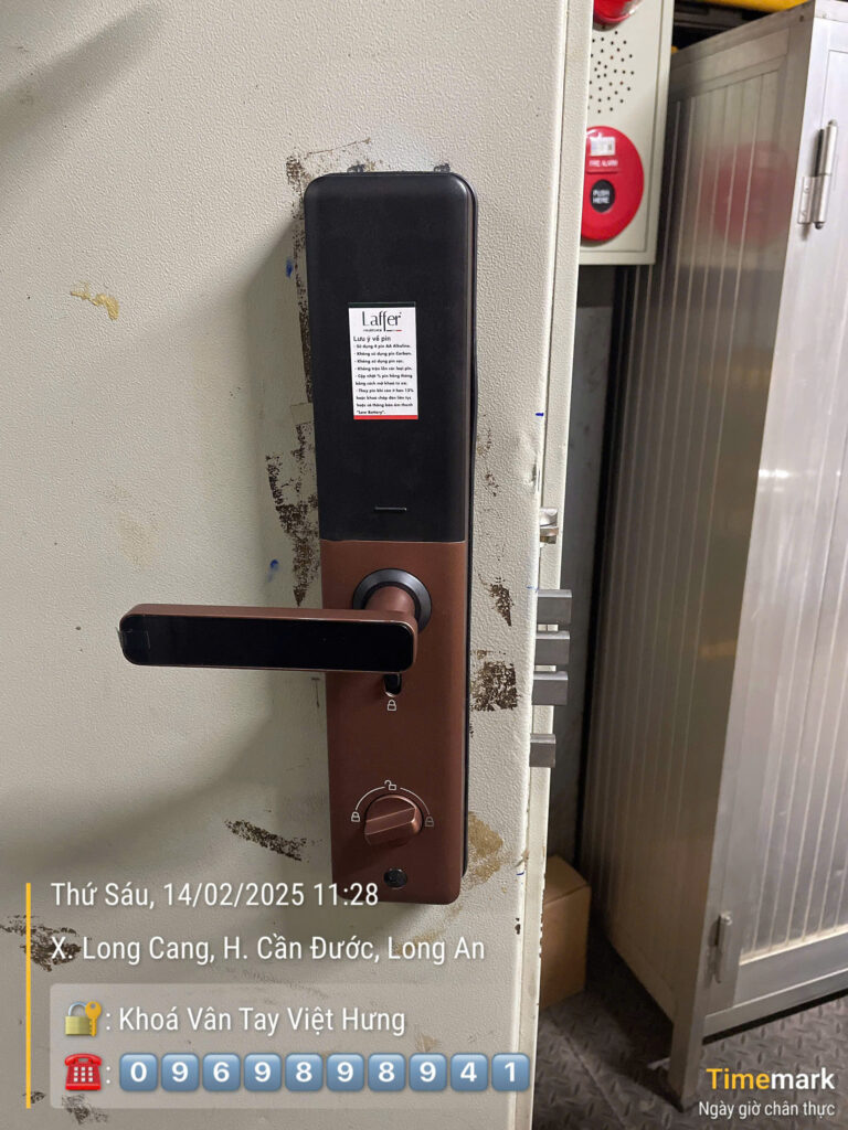 Lắp Đặt Khóa Vân Tay Cửa Gỗ Laffer LC02 tại Công Ty EWOS Việt Nam tại Long An