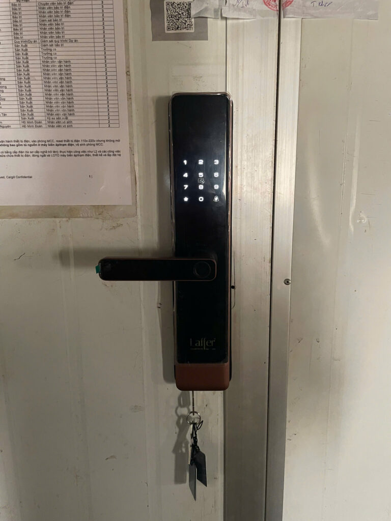 Lắp Đặt Khóa Vân Tay Cửa Gỗ Laffer LC02 tại Công Ty EWOS Việt Nam tại Long An