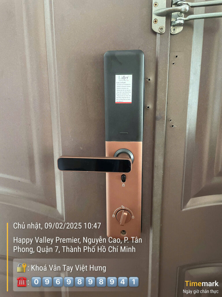 Lắp đặt Khóa Vân Tay Cửa Gỗ Laffer LC02 tại Chung Cư Happy Valley Lắp đặt Khóa Vân Tay Cửa Gỗ Laffer LC02 tại Chung Cư Happy Valley