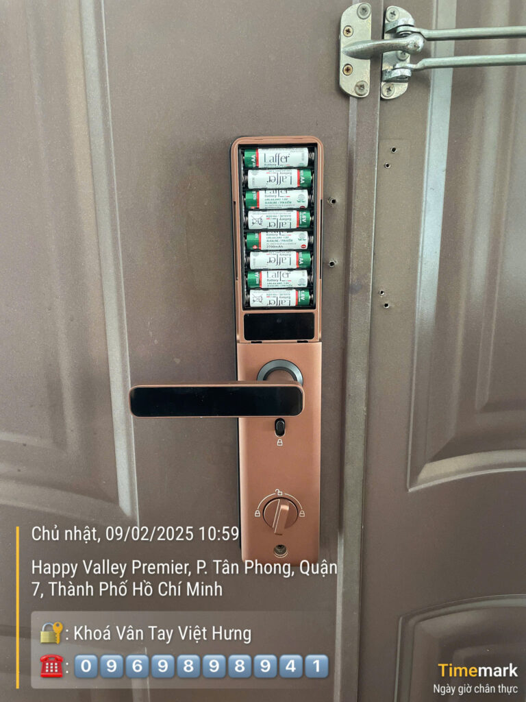 Lắp đặt Khóa Vân Tay Cửa Gỗ Laffer LC02 tại Chung Cư Happy Valley Lắp đặt Khóa Vân Tay Cửa Gỗ Laffer LC02 tại Chung Cư Happy Valley