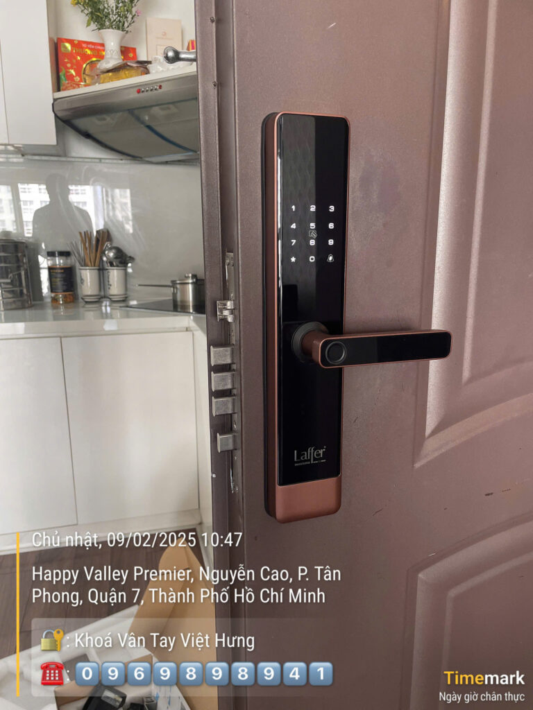 Lắp đặt Khóa Vân Tay Cửa Gỗ Laffer LC02 tại Chung Cư Happy Valley Lắp đặt Khóa Vân Tay Cửa Gỗ Laffer LC02 tại Chung Cư Happy Valley