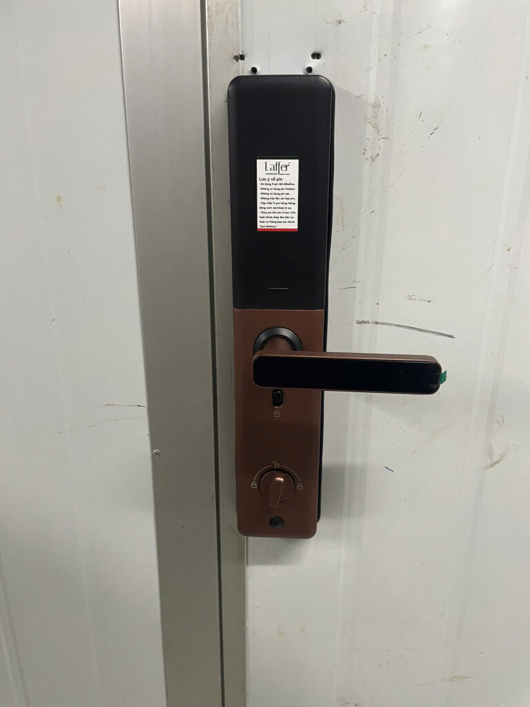 Lắp Đặt Khóa Vân Tay Cửa Gỗ Laffer LC02 tại Công Ty EWOS Việt Nam tại Long An