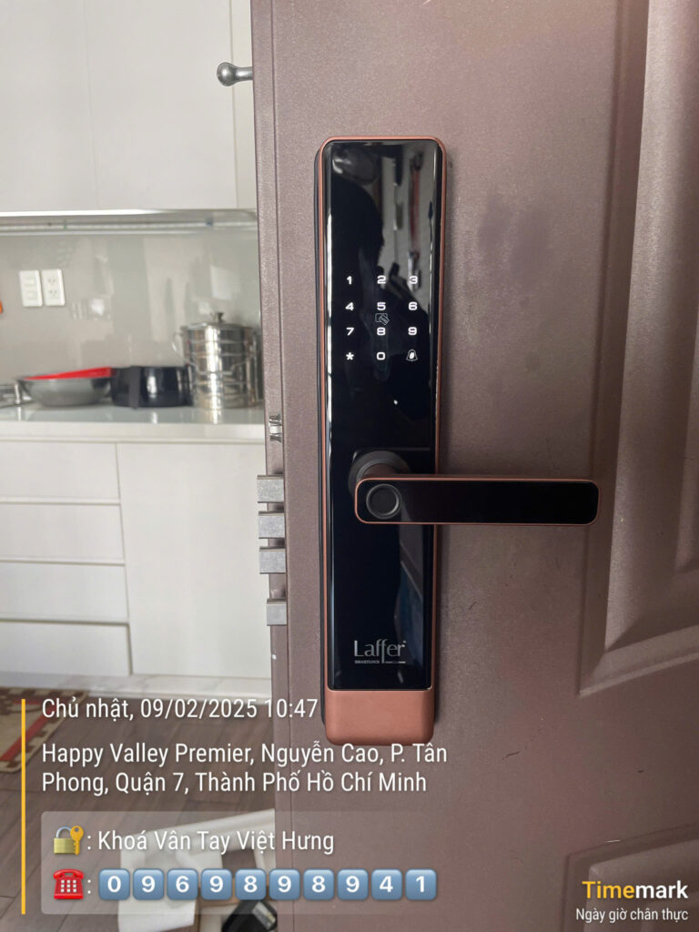 Lắp đặt Khóa Vân Tay Cửa Gỗ Laffer LC02 tại Chung Cư Happy Valley Lắp đặt Khóa Vân Tay Cửa Gỗ Laffer LC02 tại Chung Cư Happy Valley