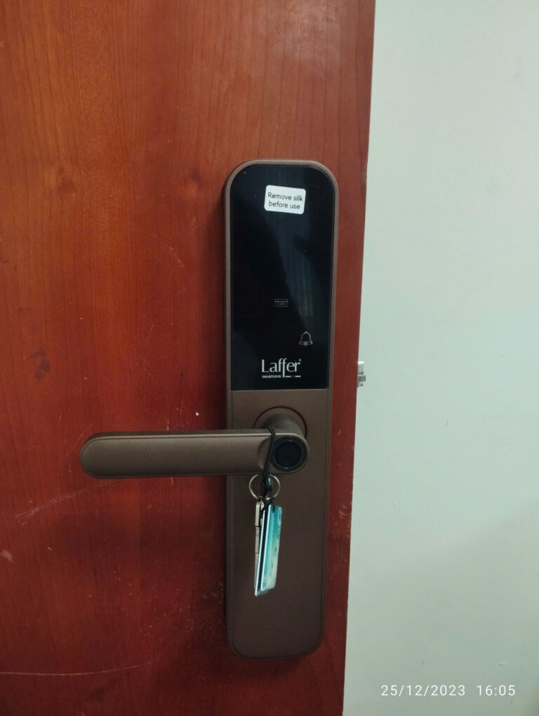 Lắp Đặt 3 Bộ Khóa Cửa Gỗ Laffer LC06 cho Điện Lực EVN Quận 1 Lắp Đặt 3 Bộ Khóa Cửa Gỗ Laffer LC06 cho Điện Lực EVN Quận 1