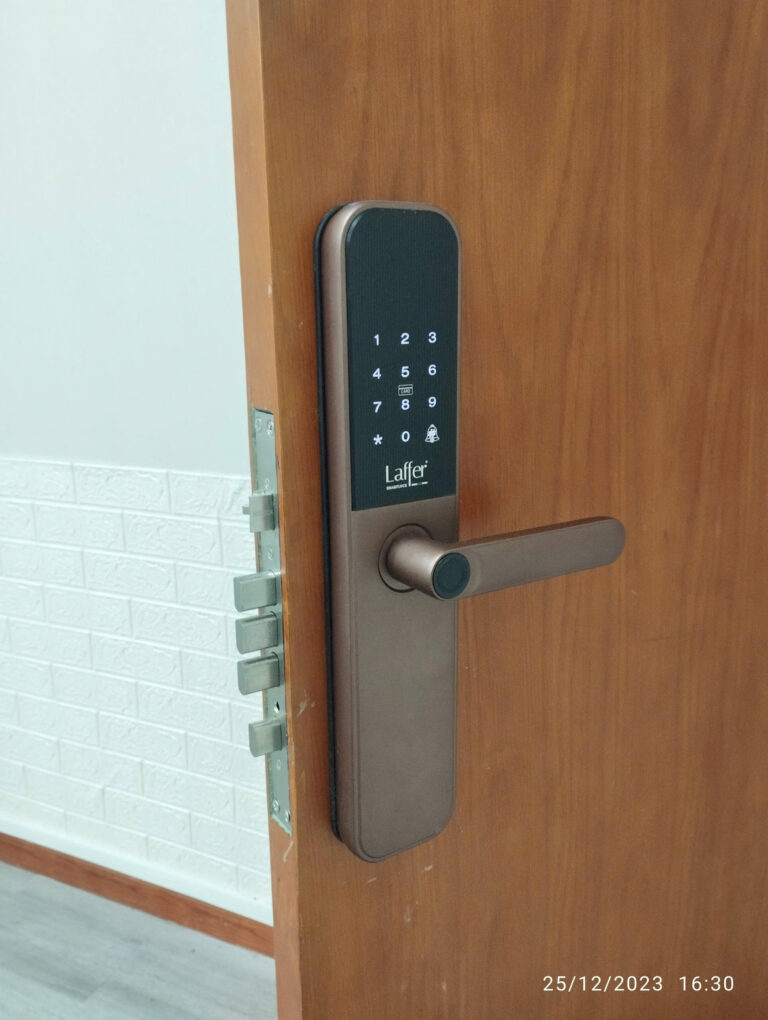 Lắp Đặt 3 Bộ Khóa Cửa Gỗ Laffer LC06 cho Điện Lực EVN Quận 1 Lắp Đặt 3 Bộ Khóa Cửa Gỗ Laffer LC06 cho Điện Lực EVN Quận 1
