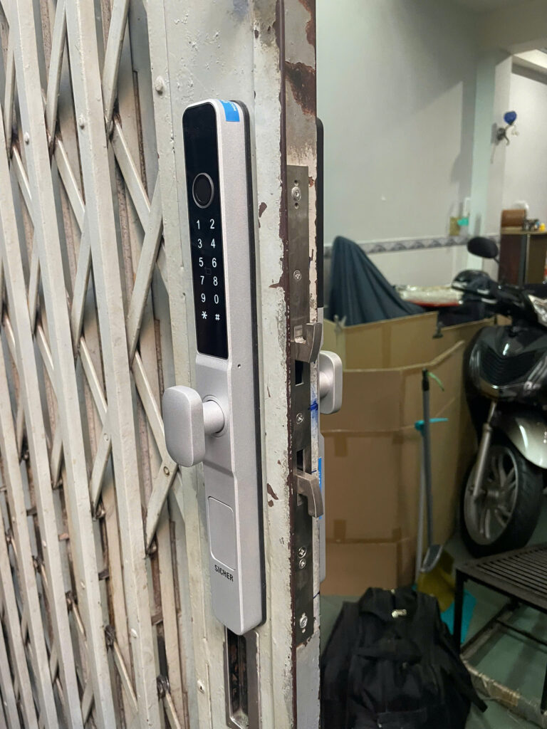Lắp Đặt Khóa Vân Tay Sicher A300 cho cửa xếp lùa