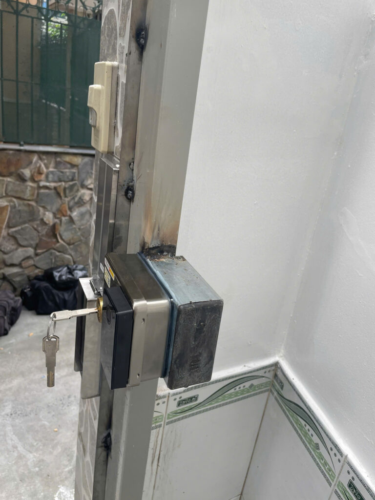 Khoá Vân Tay Cửa Cổng Lùa 1 Chiều Vân Tay SICHER FE2 (1F) Khoá Vân Tay Cửa Cổng Lùa 1 Chiều Vân Tay SICHER FE2 (1F)