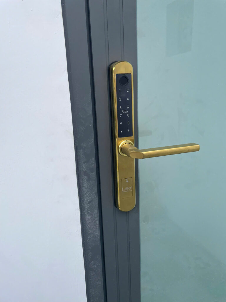 Lắp Đặt Khóa Vân Tay Quận 2 – Tận Tâm, Chất Lượng, Bảo Hành Lâu Dài