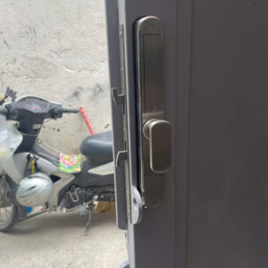 Lắp Đặt Khóa Vân Tay Cửa Cổng Lùa Laffer XF19 Tại Nguyễn Văn Khối, Gò Vấp