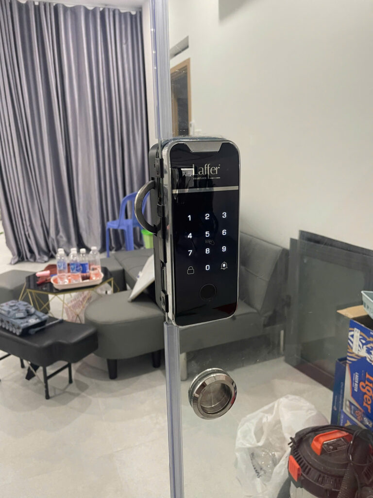 Lắp Đặt Khóa Vân Tay Cửa Lùa Tại TP.HCM – Giải Pháp An Toàn Khóa Vân Tay Cửa Kính Cường Lực Lùa Laffer G05