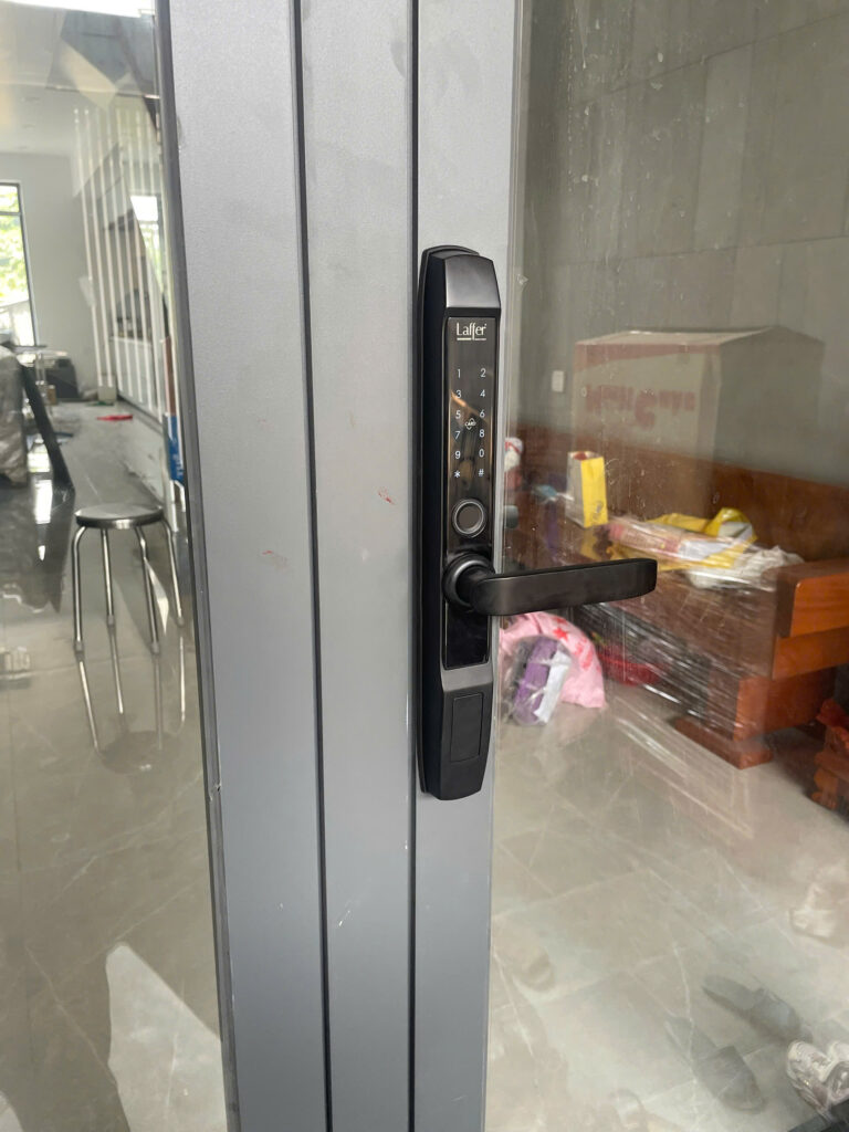 Lắp Khóa Cửa Vân Tay Điện Tử Tại TP. Hồ Chí Minh Giá Tốt – Dịch Vụ Tận Nơi Tại Việt Hưng Smarthome Lắp Khóa Cửa Vân Tay Điện Tử Tại TP. Hồ Chí Minh Giá Tốt – Dịch Vụ Tận Nơi Tại Việt Hưng Smarthome