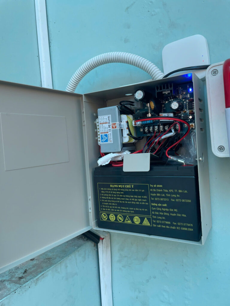 Lắp Khóa Vân Tay Nhà Trọ TPHCM Nguồn Điện 12V và Ắc Quy Lưu Điện cho Khóa Vân Tay Nhà Trọ