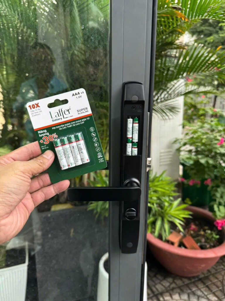 Pin Laffer Chính Hãng Cho Khóa Vân Tay – Việt Hưng SmartHome