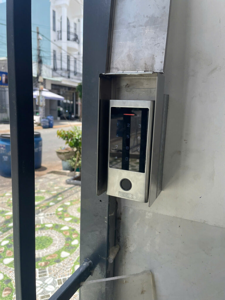 Khóa Vân Tay Cửa Cuốn Sicher HF1 - Mở Từ Xa | Lắp Tại TP.HCM Giá Rẻ Khóa Vân Tay Cửa Cuốn Sicher HF1 Hồ CHí Minh