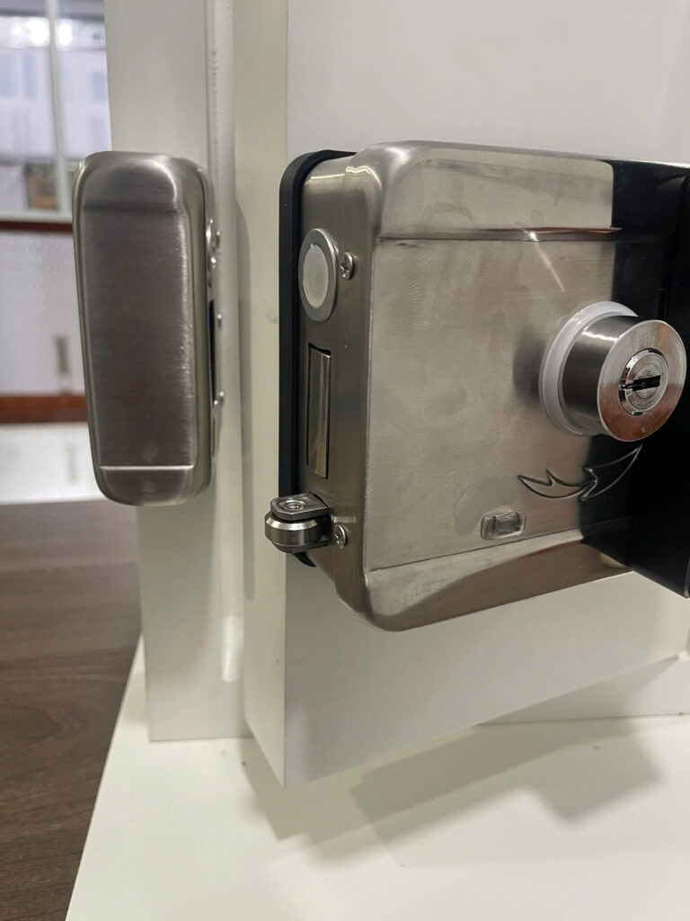 Khóa Vân Tay Cửa Cổng 1 Chiều Laffer A18 Pro 1F