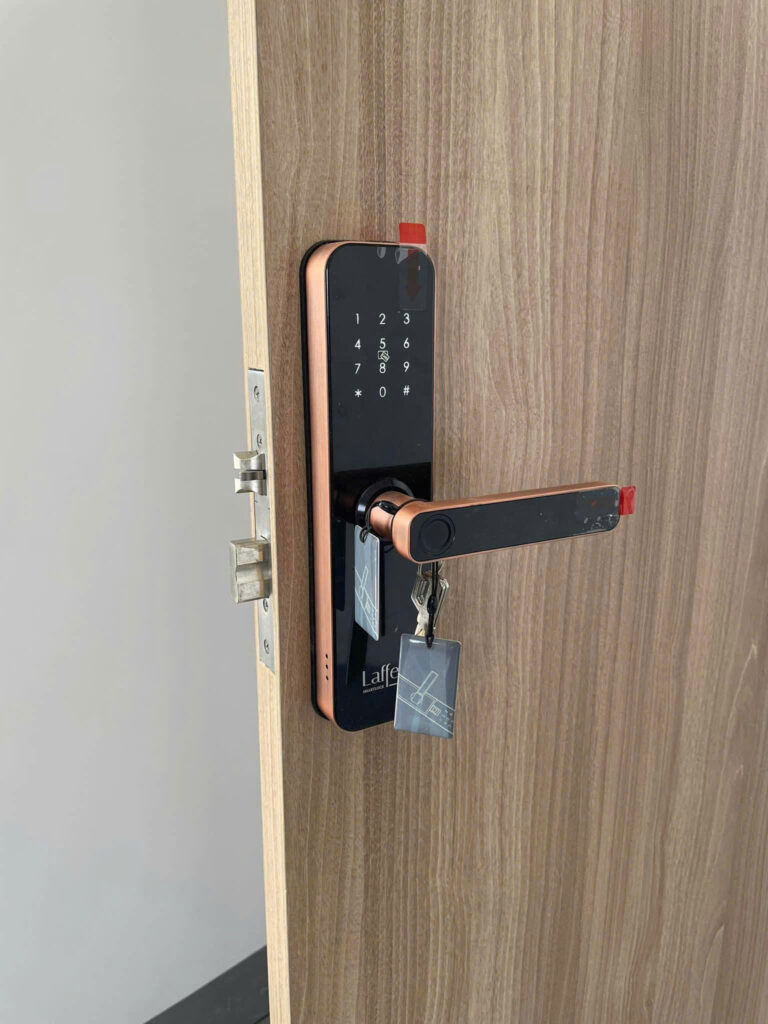 Khóa vân tay cửa gỗ Laffer LX08