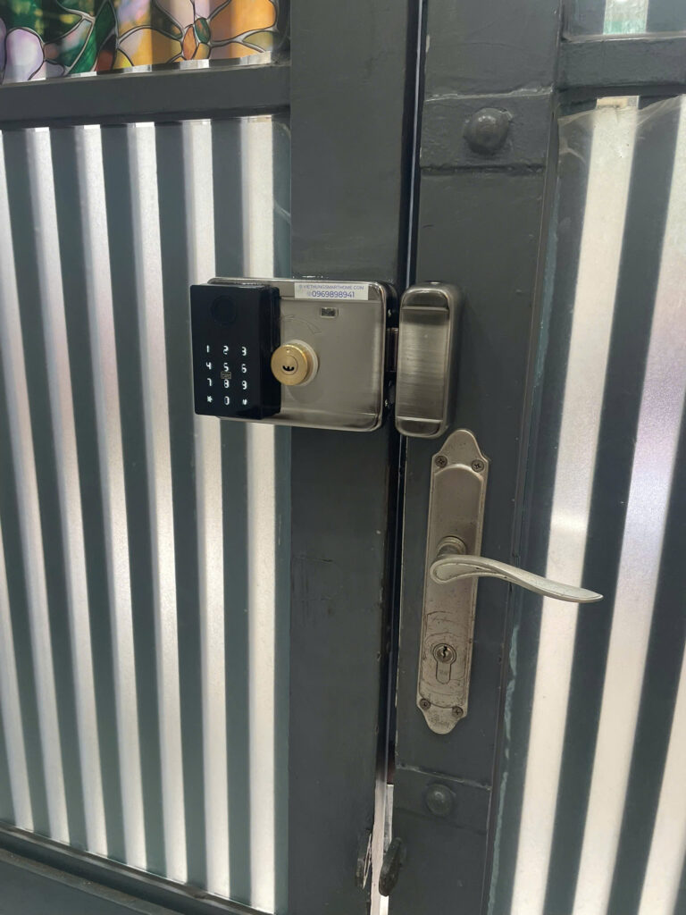 Thay Pin Khóa Cổng Vân Tay Thay Pin Khóa Cổng Vân Tay, Điện Tử Tận Nhà TP.HCM -1