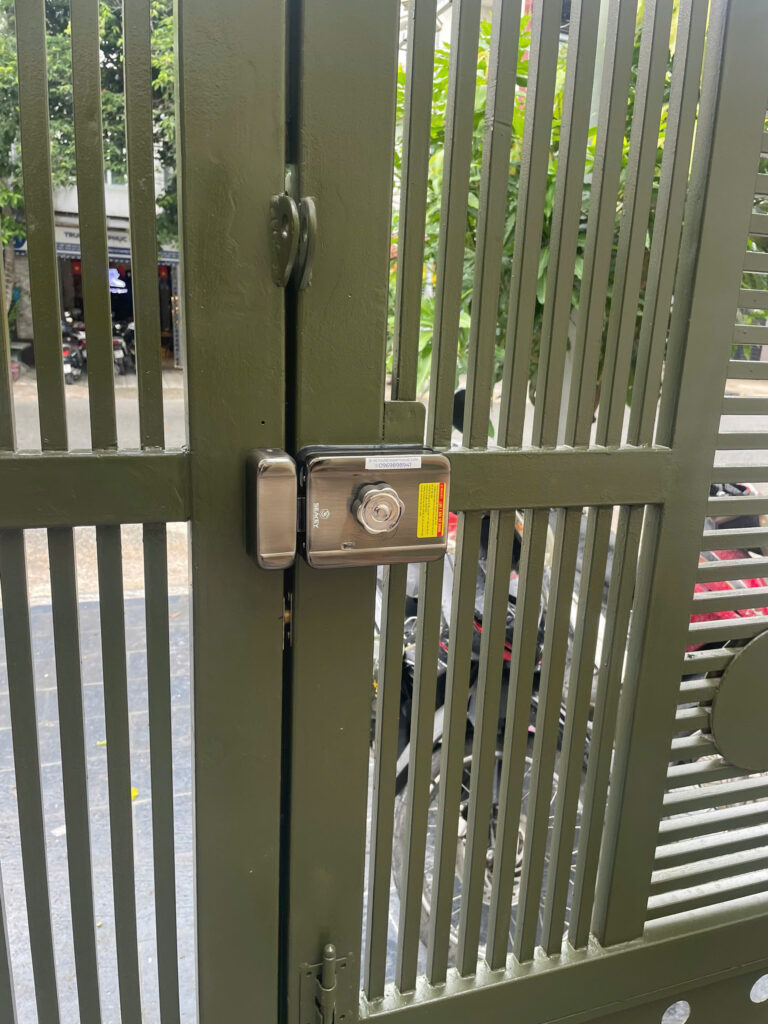 Thay Pin Khóa Cổng Vân Tay Thay Pin Khóa Cổng Vân Tay, Điện Tử Tận Nhà TP.HCM -3