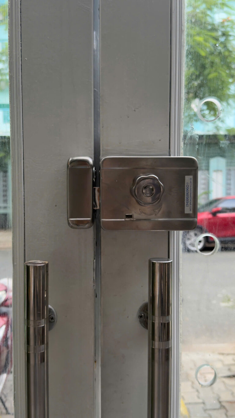Thay Pin Khóa Cổng Vân Tay Thay Pin Khóa Cổng Vân Tay, Điện Tử Tận Nhà TP.HCM