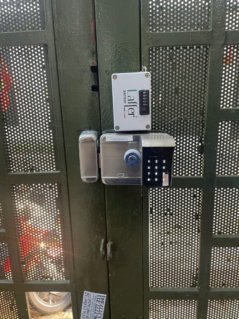 Thay Pin Khóa Vân Tay Thay Pin Khóa Vân Tay, Khóa Điện Tử Tận Nhà TP.HCM - 1